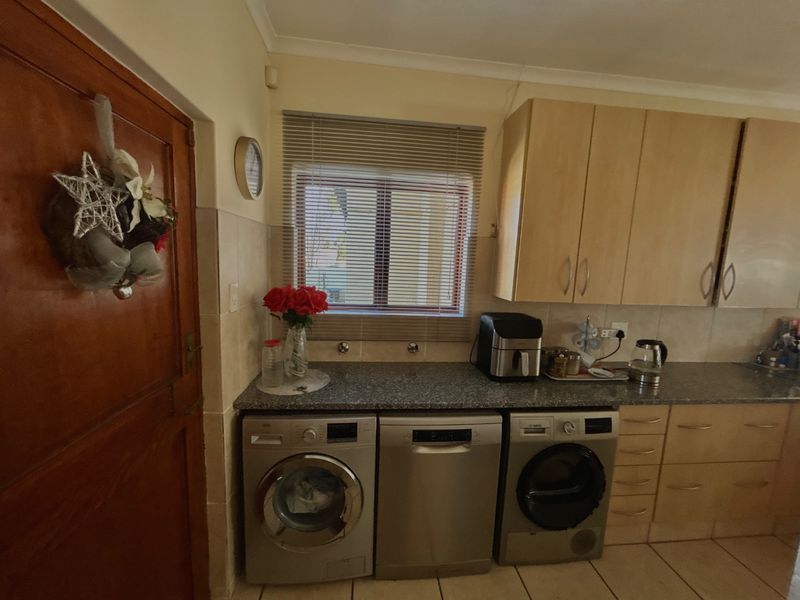 3 bedroom home in an exclusive and sort after complex  - Photo 10