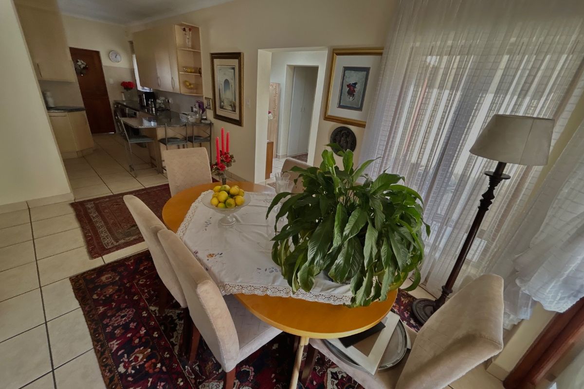 3 bedroom home in an exclusive and sort after complex  - Photo 3