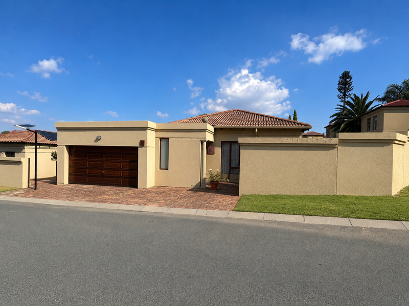 3 bedroom home in an exclusive and sort after complex  - Photo 1