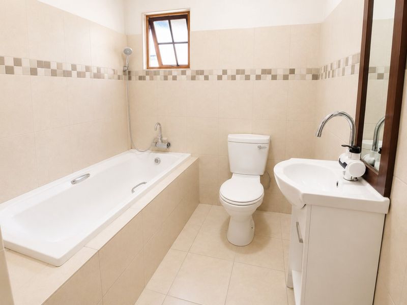 Charming, Bright, and Spotless 1-Bedroom Granny Flat Available for Rent - Photo 6