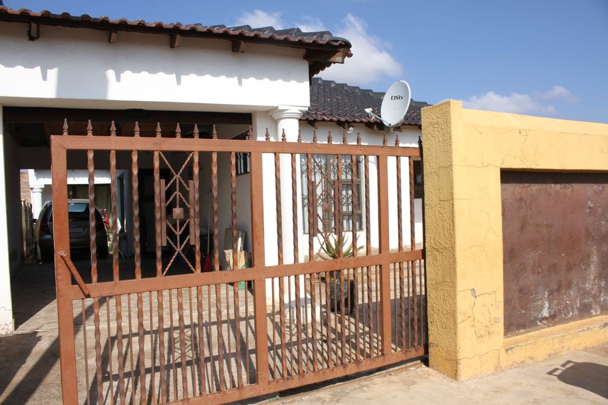 3 BEDROOM HOUSE IN A QUIET SURBURB - Photo 4