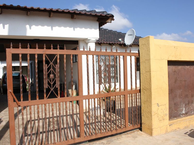 3 BEDROOM HOUSE IN A QUIET SURBURB - Photo 4