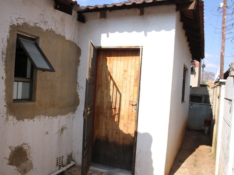 3 BEDROOM HOUSE IN A QUIET SURBURB - Photo 10