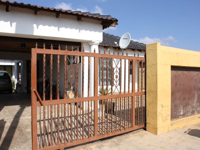 3 BEDROOM HOUSE IN A QUIET SURBURB - Photo 5