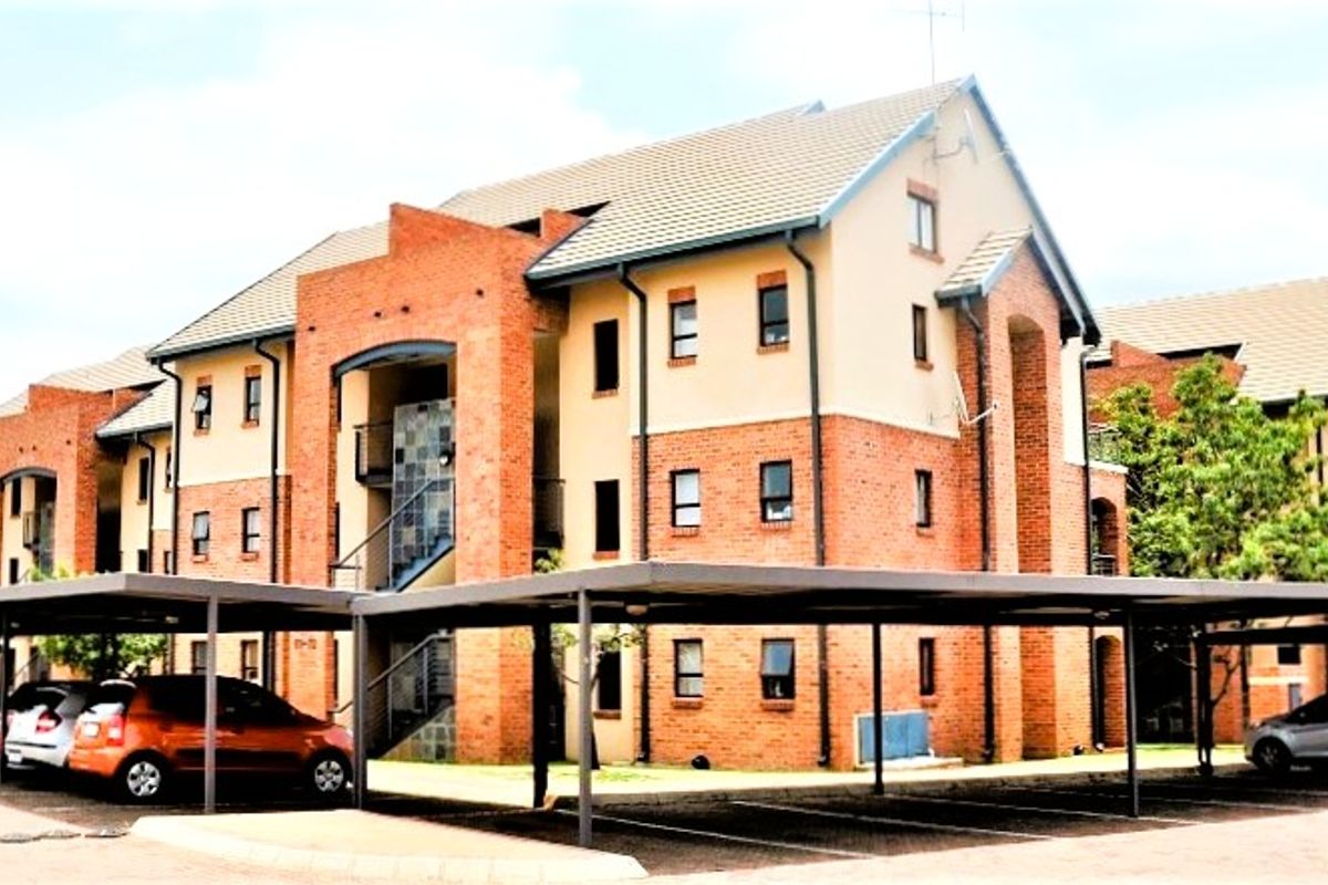 Bachelor Unit (0.5 Bedroom) Apartment To Let in Hilltop Lofts Complex in Midrand  - Photo 3
