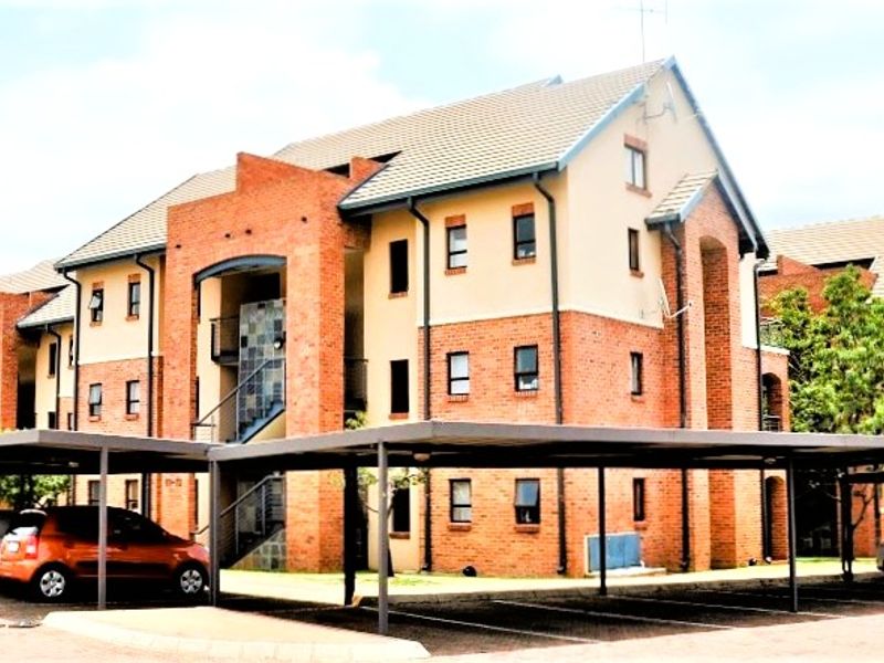 Bachelor Unit (0.5 Bedroom) Apartment To Let in Hilltop Lofts Complex in Midrand  - Photo 3