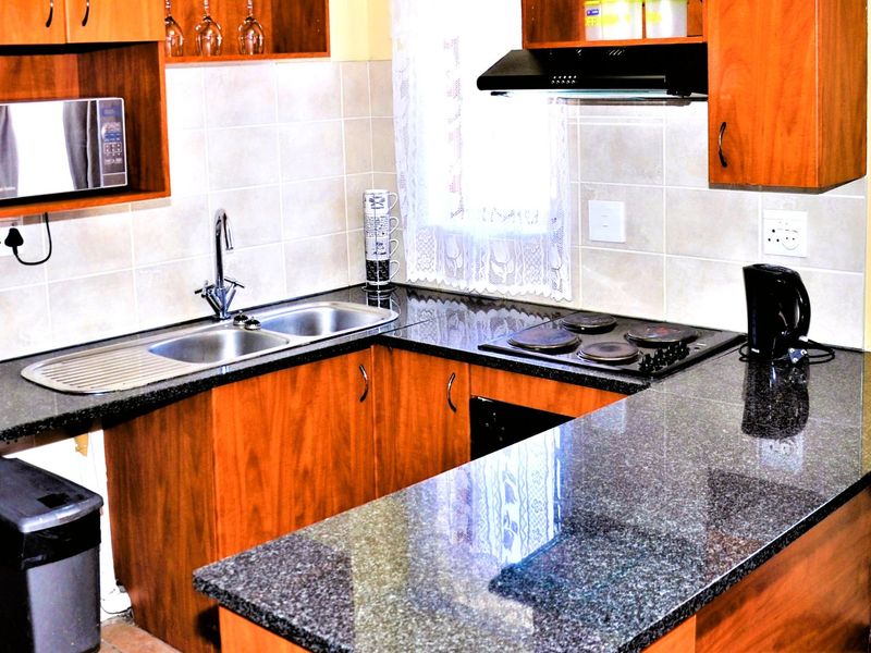 Bachelor Unit (0.5 Bedroom) Apartment To Let in Hilltop Lofts Complex in Midrand  - Photo 7