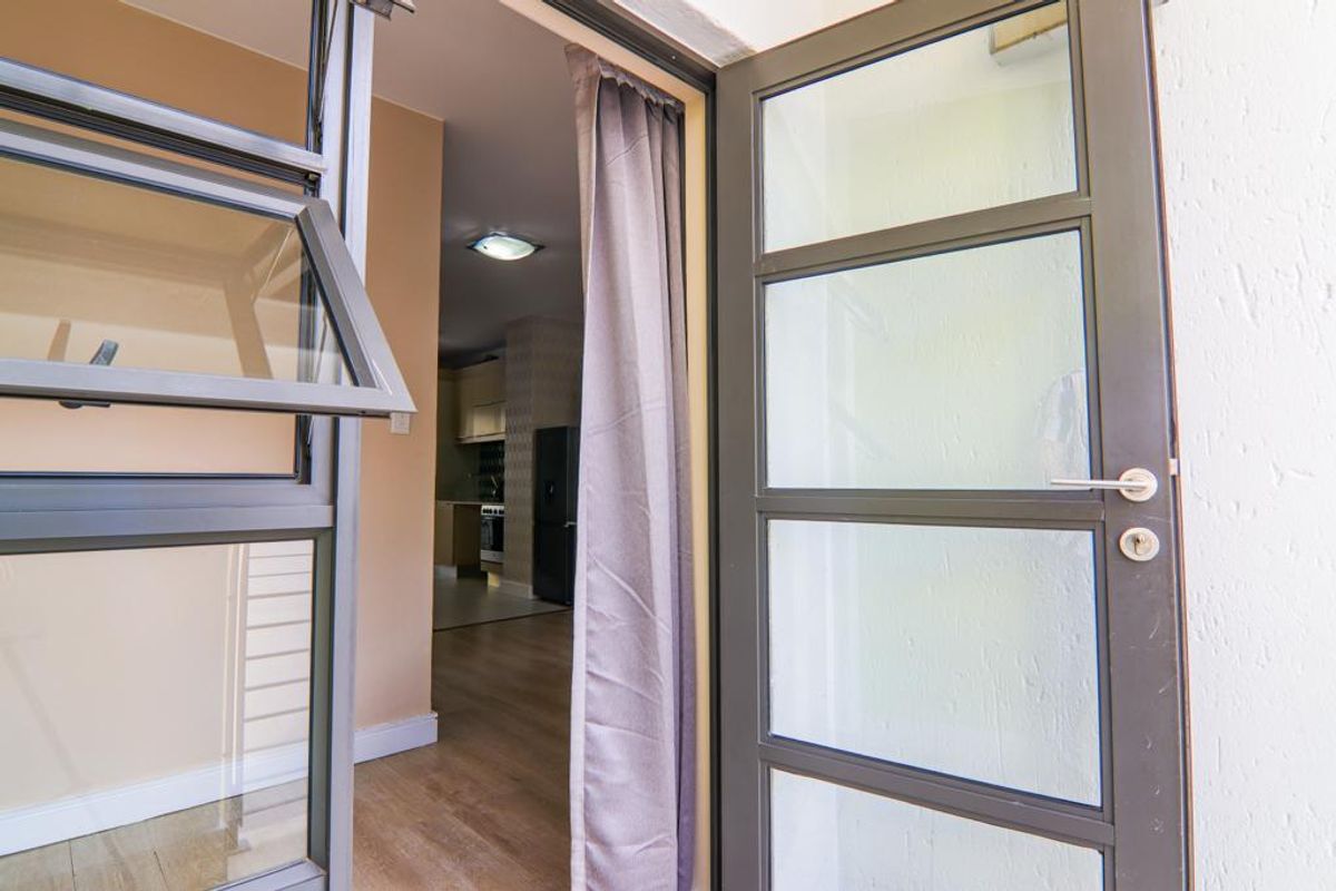 Modern 1 bedroom apartment at Rivonia. - Photo 5