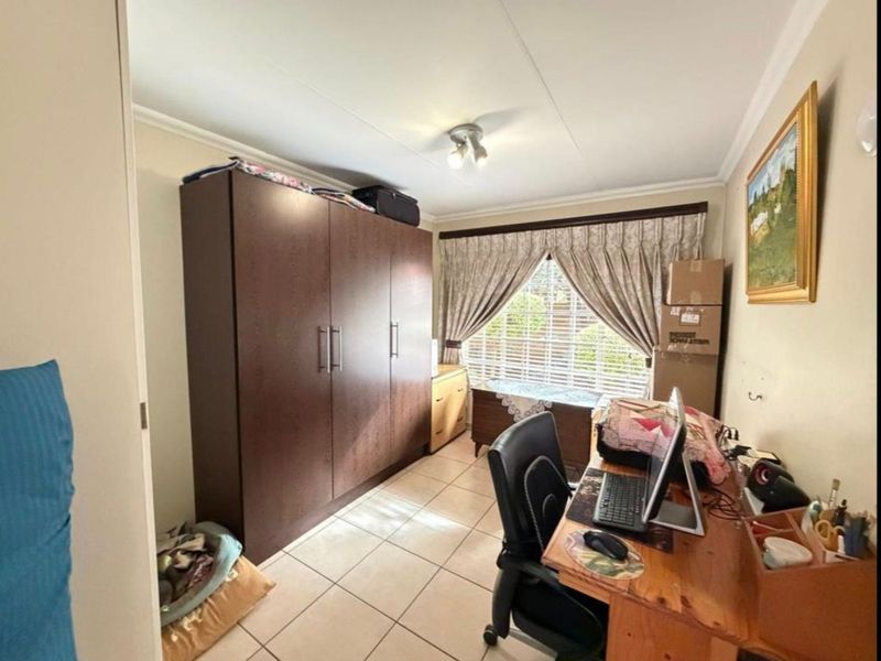 PICTURE PERFECT  AND NEAT AS A PIN TOWNHOUSE IN POPULAR COMPLEX - Photo 5
