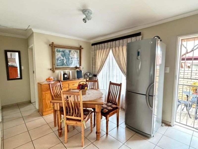 PICTURE PERFECT  AND NEAT AS A PIN TOWNHOUSE IN POPULAR COMPLEX - Photo 10