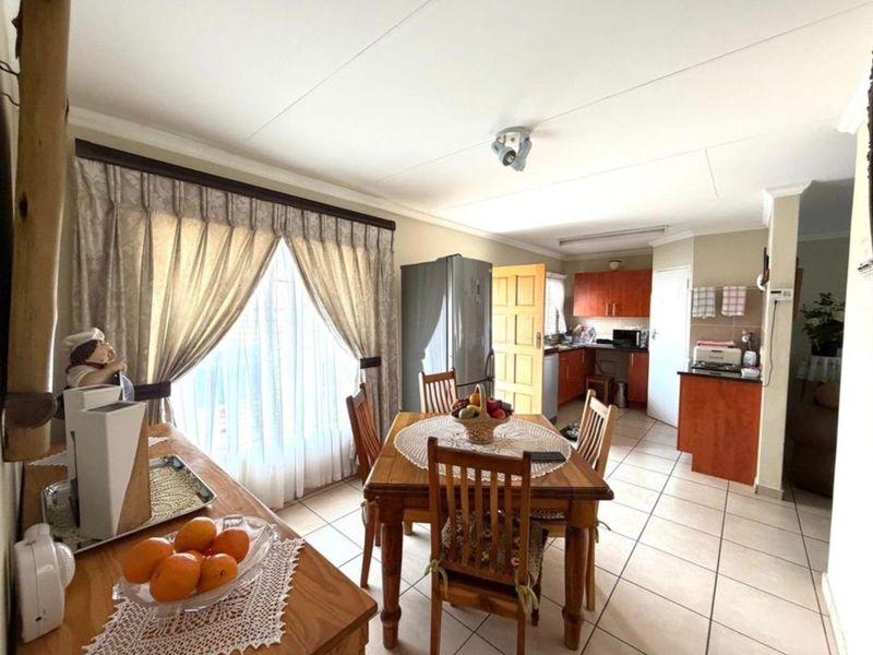 PICTURE PERFECT  AND NEAT AS A PIN TOWNHOUSE IN POPULAR COMPLEX - Photo 8
