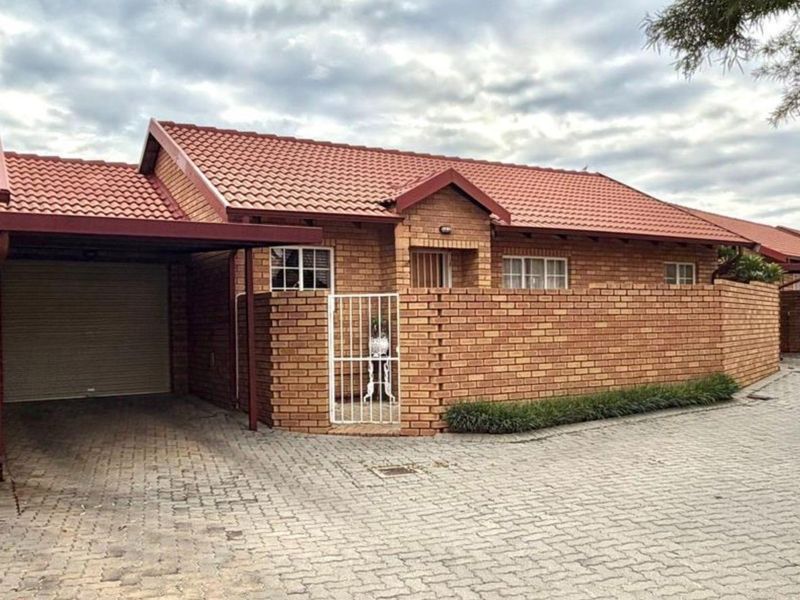 PICTURE PERFECT  AND NEAT AS A PIN TOWNHOUSE IN POPULAR COMPLEX - Photo 1