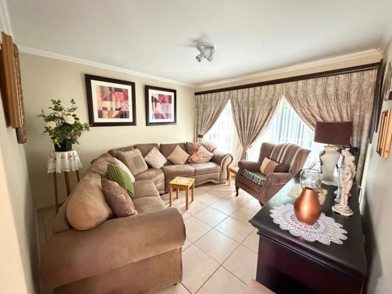 PICTURE PERFECT  AND NEAT AS A PIN TOWNHOUSE IN POPULAR COMPLEX - Photo 9