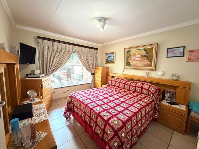 PICTURE PERFECT  AND NEAT AS A PIN TOWNHOUSE IN POPULAR COMPLEX - Photo 3