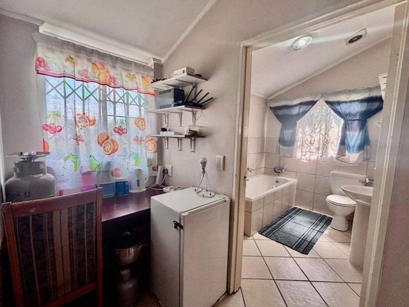 SPACIOUS DUPLEX TOWNHOUSE IN THE HEART OF WILLOW PARK MANOR - Photo 7