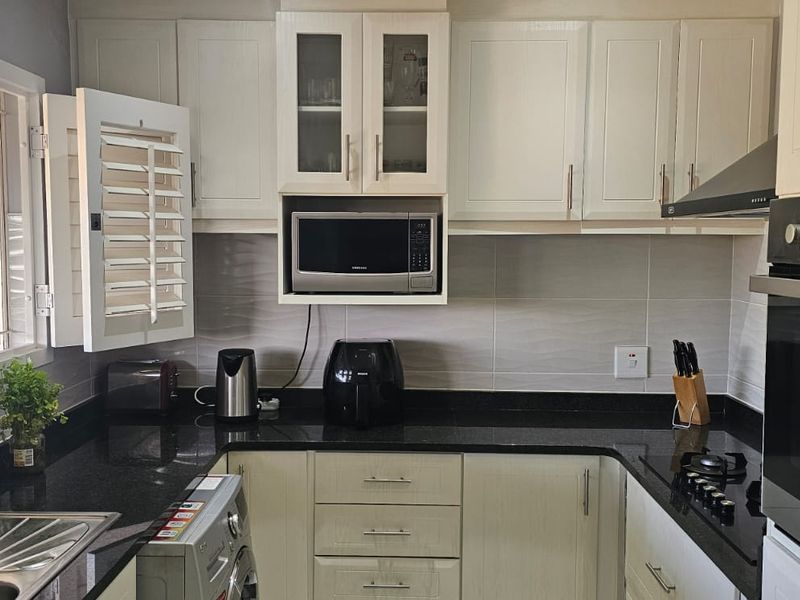 Low Maintenance Lock Up & Go in Malvern!! - Photo 2