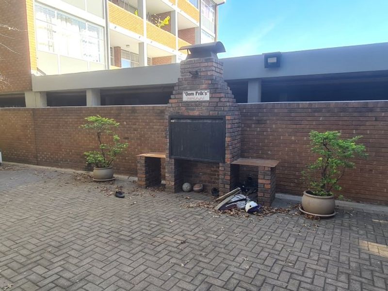  Spacious Ground Floor 2-Bedroom Flat with Garden & Secure Parking  - Photo 4