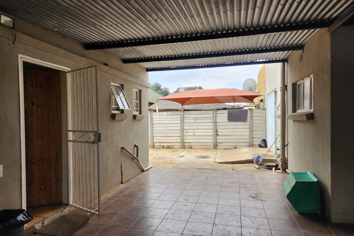 DUEL LIVING IN STILFONTEIN EXT 4 - Photo 5