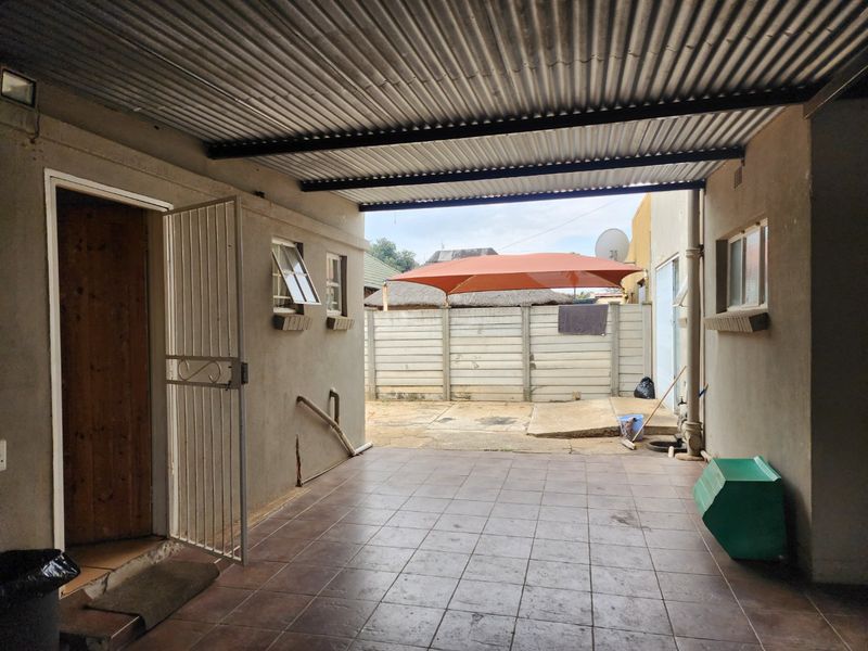 DUEL LIVING IN STILFONTEIN EXT 4 - Photo 5
