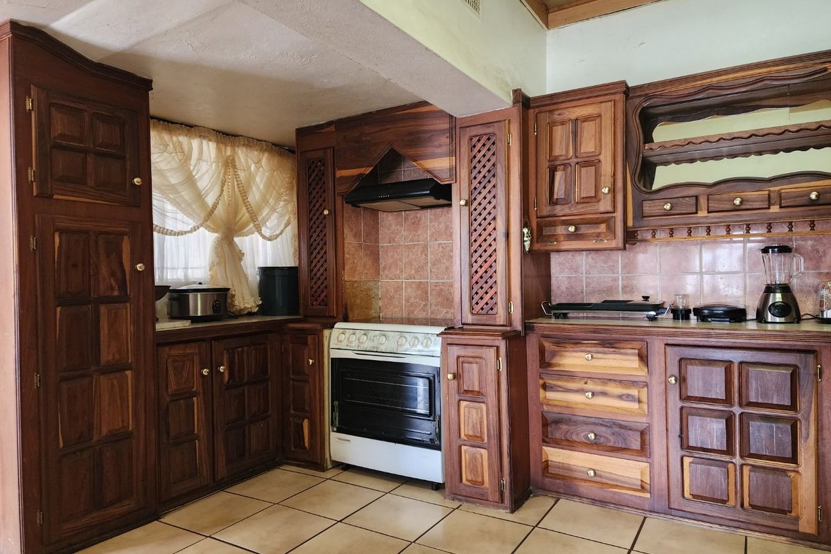DUEL LIVING IN STILFONTEIN EXT 4 - Photo 2