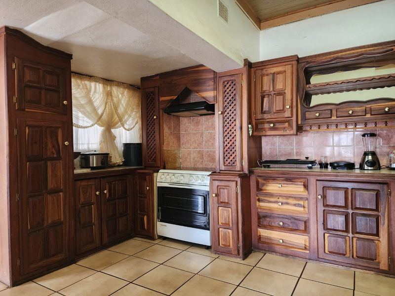 DUEL LIVING IN STILFONTEIN EXT 4 - Photo 2