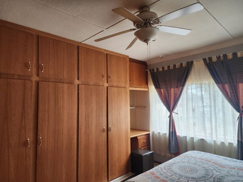 DUEL LIVING IN STILFONTEIN EXT 4 - Photo 10