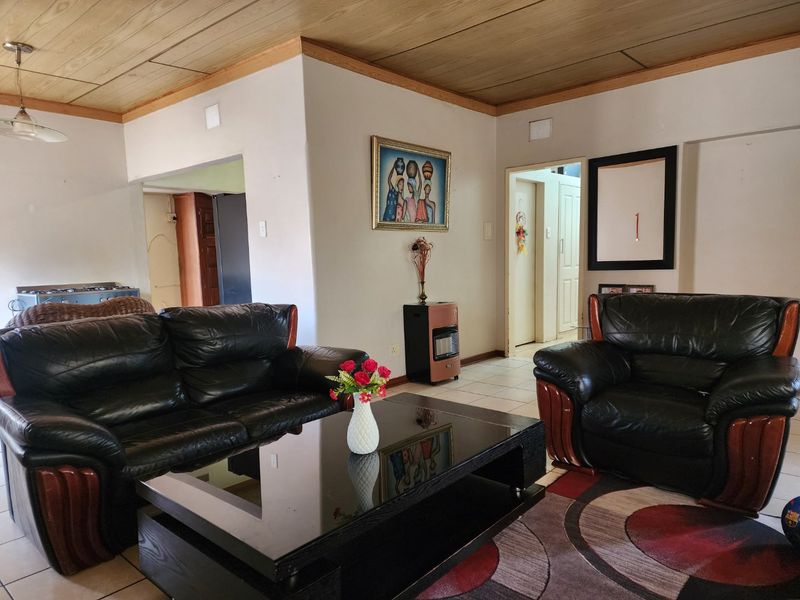 DUEL LIVING IN STILFONTEIN EXT 4 - Photo 7
