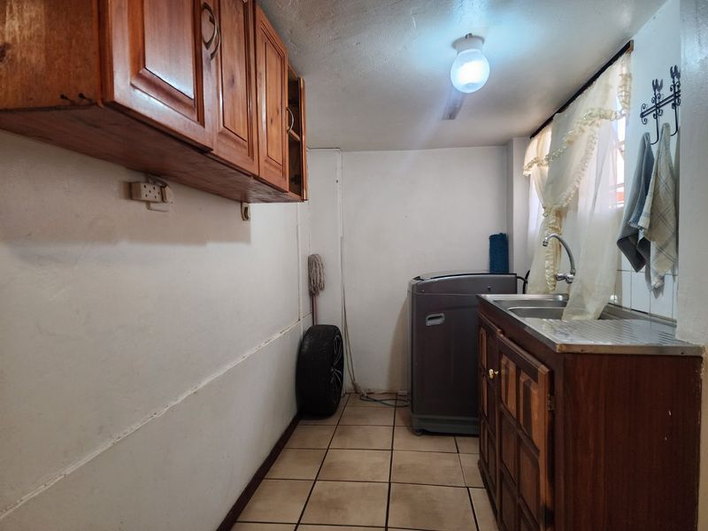 DUEL LIVING IN STILFONTEIN EXT 4 - Photo 4