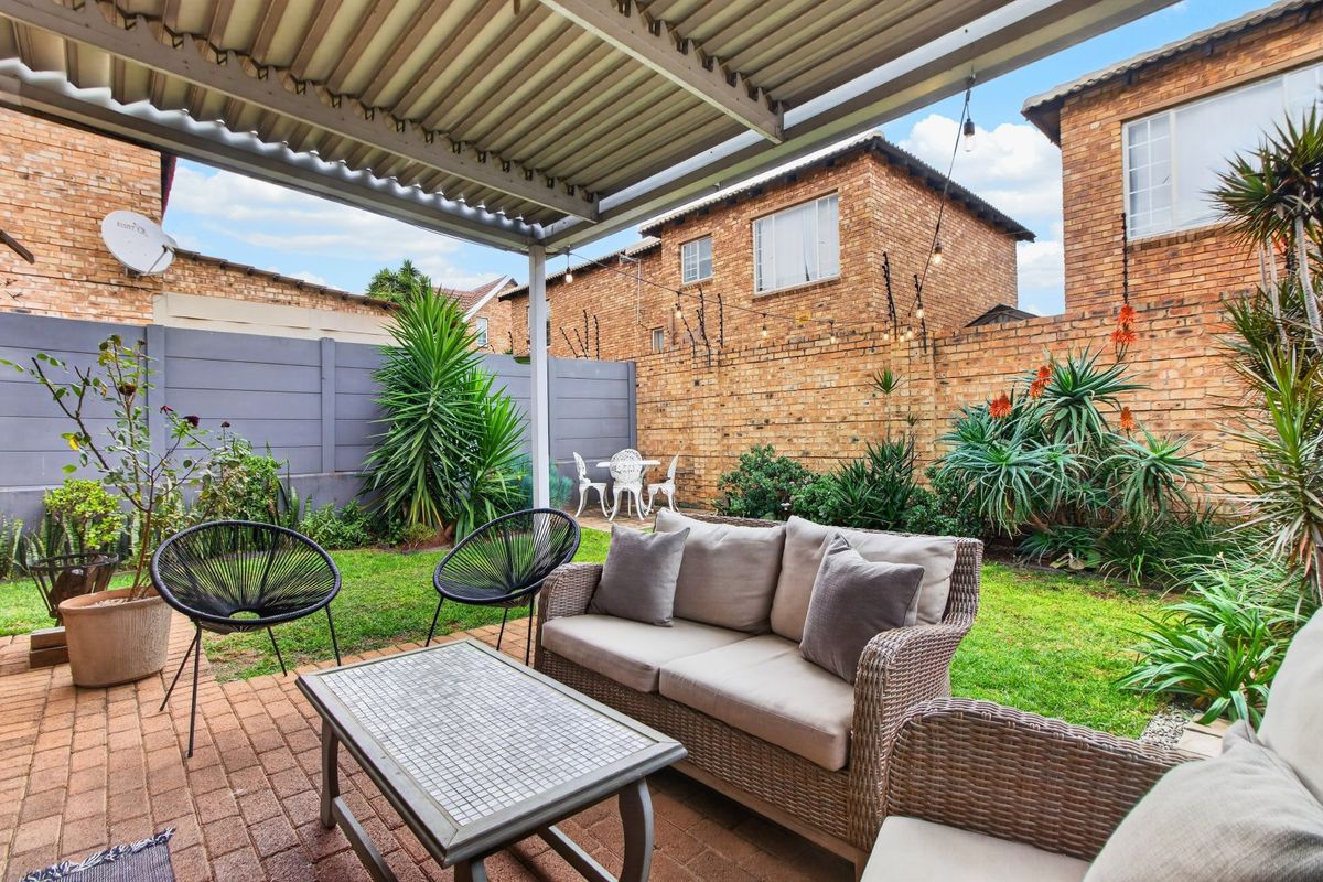 A Move-In Ready Gem with a Semi-Wrap-Around Garden - Photo 3