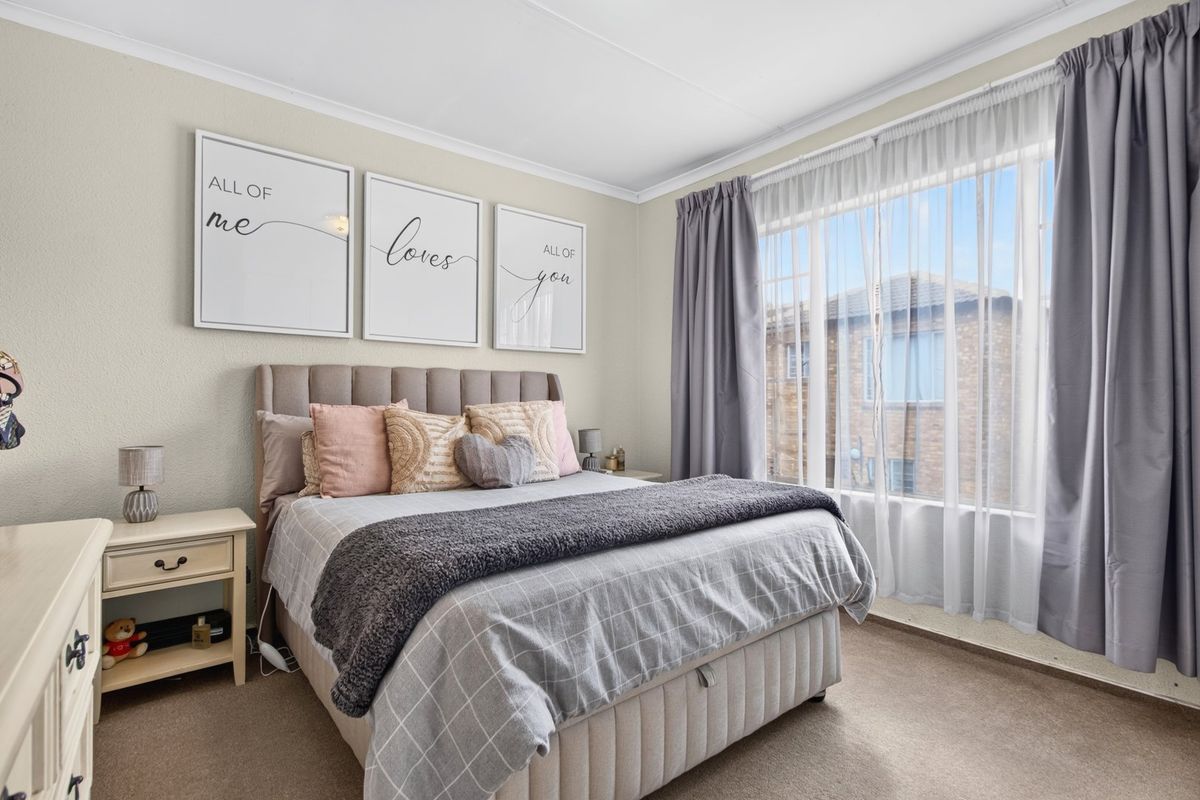 A Move-In Ready Gem with a Semi-Wrap-Around Garden - Photo 4
