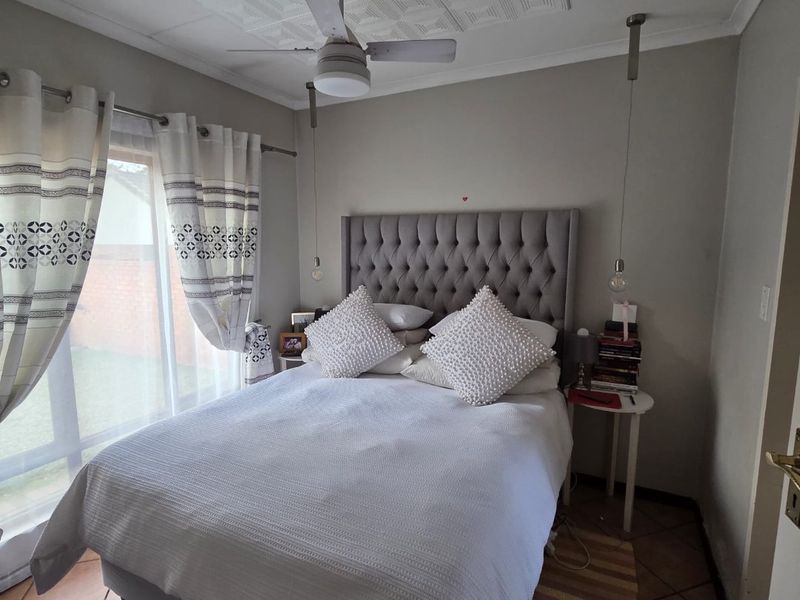 Elegant Family Living in the Heart of Monavoni - Photo 8