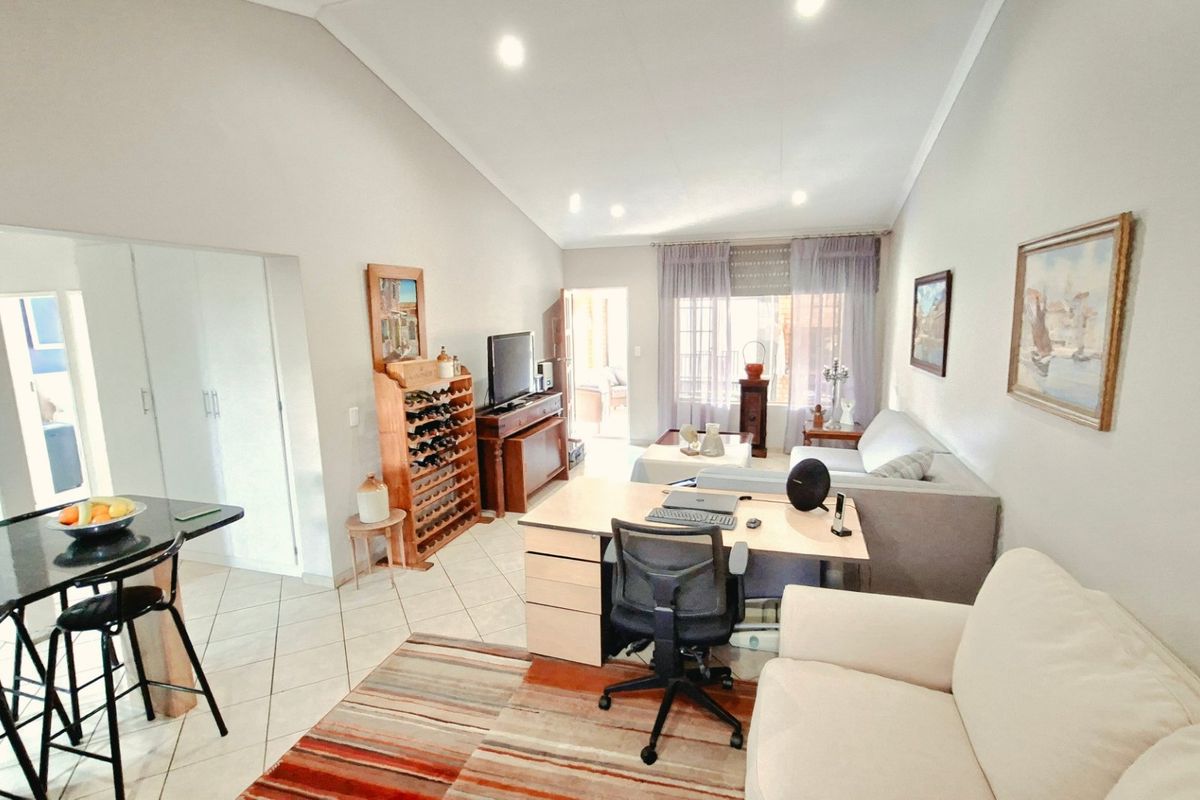 Luxury Sunlit Living in the Prestigious Wilds Security Estate - Photo 3