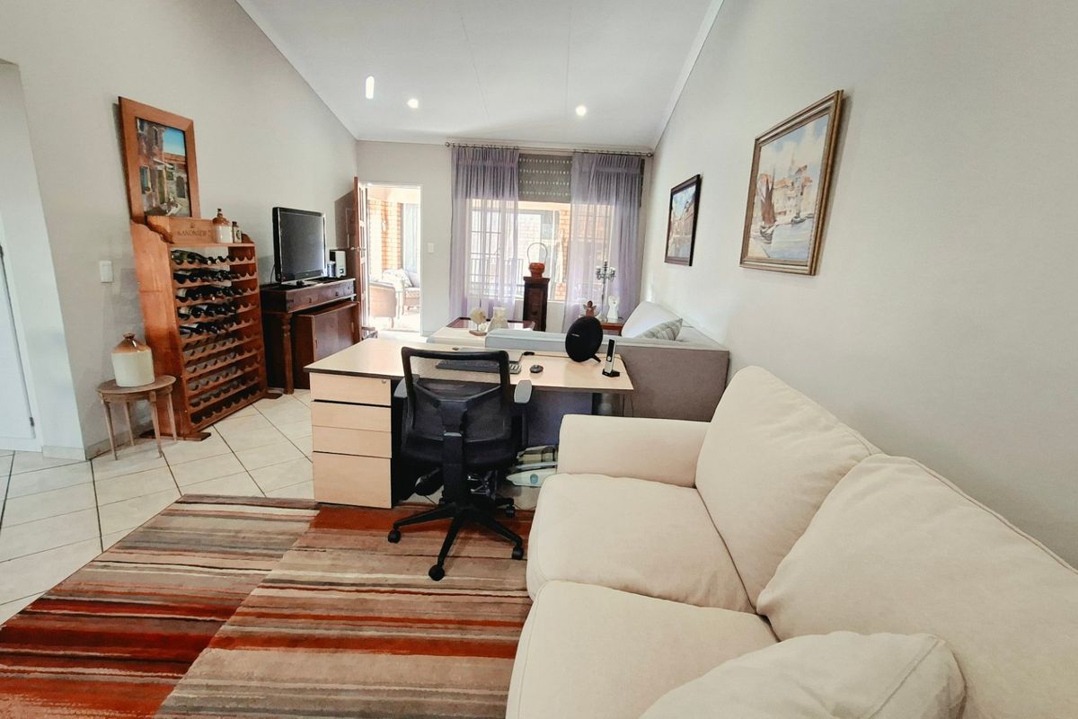 Luxury Sunlit Living in the Prestigious Wilds Security Estate - Photo 4