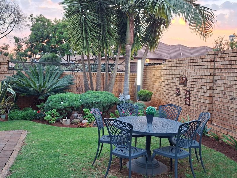 Luxury Sunlit Living in the Prestigious Wilds Security Estate - Photo 3