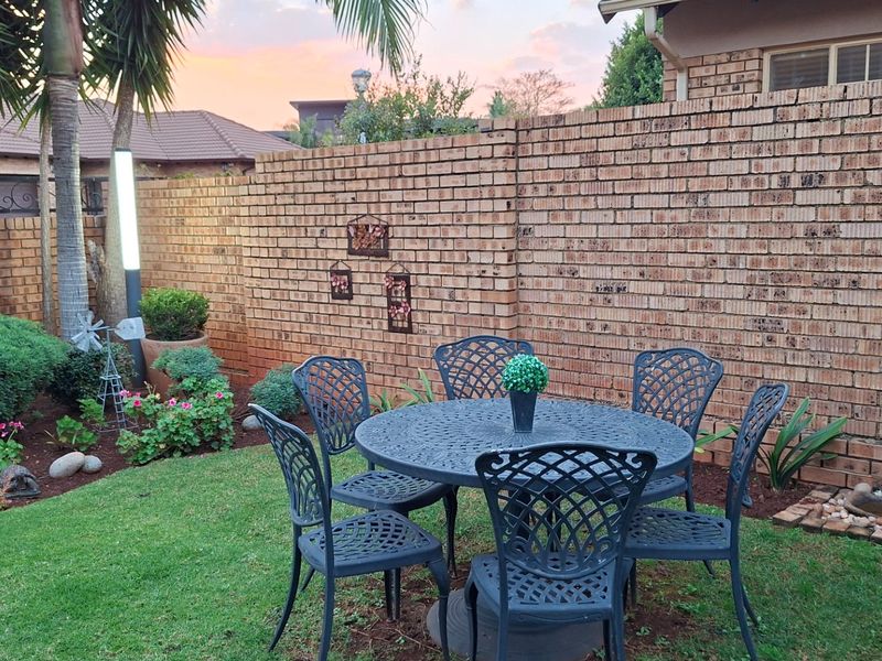Luxury Sunlit Living in the Prestigious Wilds Security Estate - Photo 1