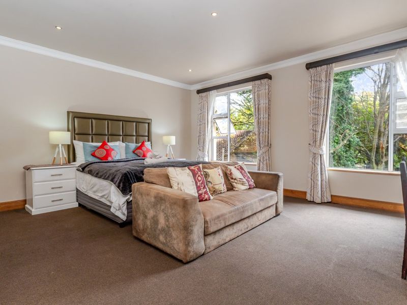 Spacious Family Living with Exceptional Extras!  - Photo 5