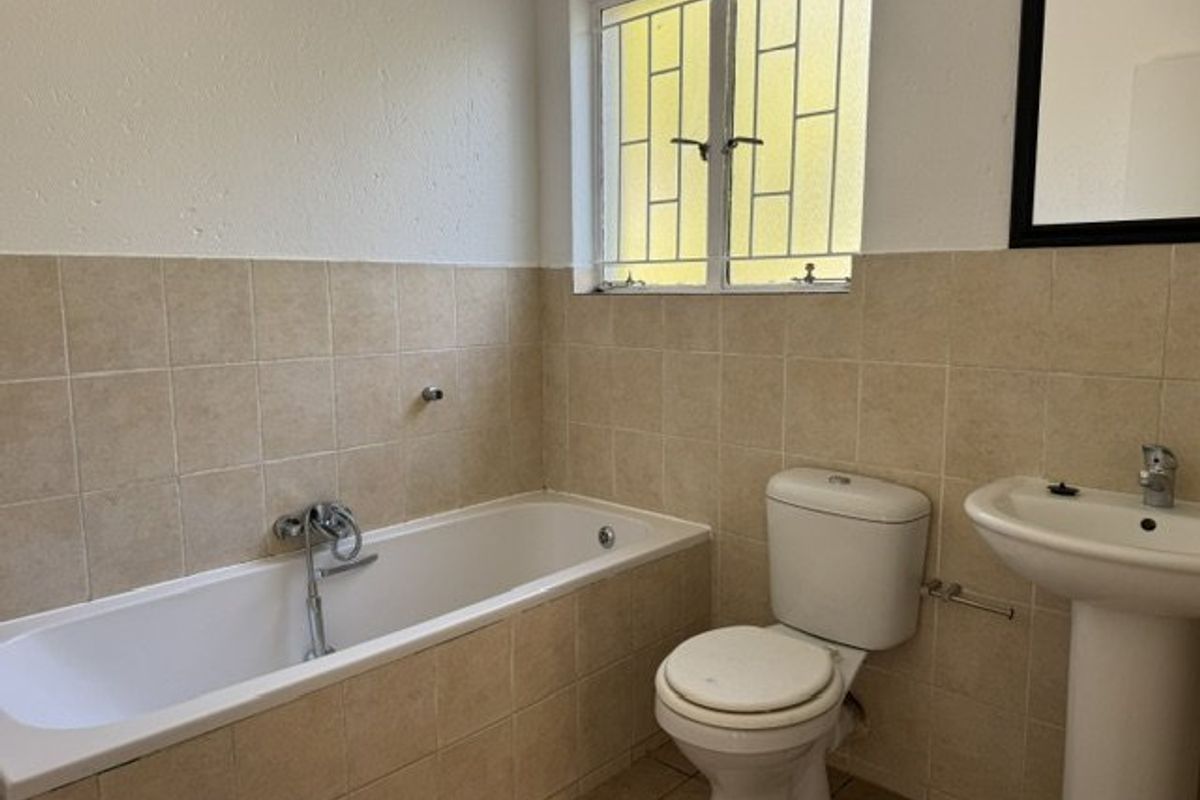 Charming Family Duplex with Private Garden!  - Photo 4
