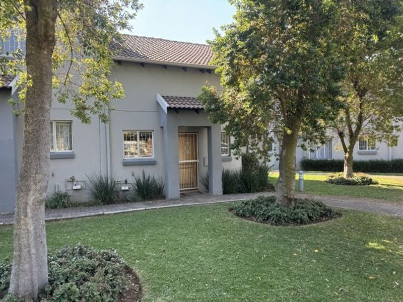 Charming Family Duplex with Private Garden!  - Photo 1
