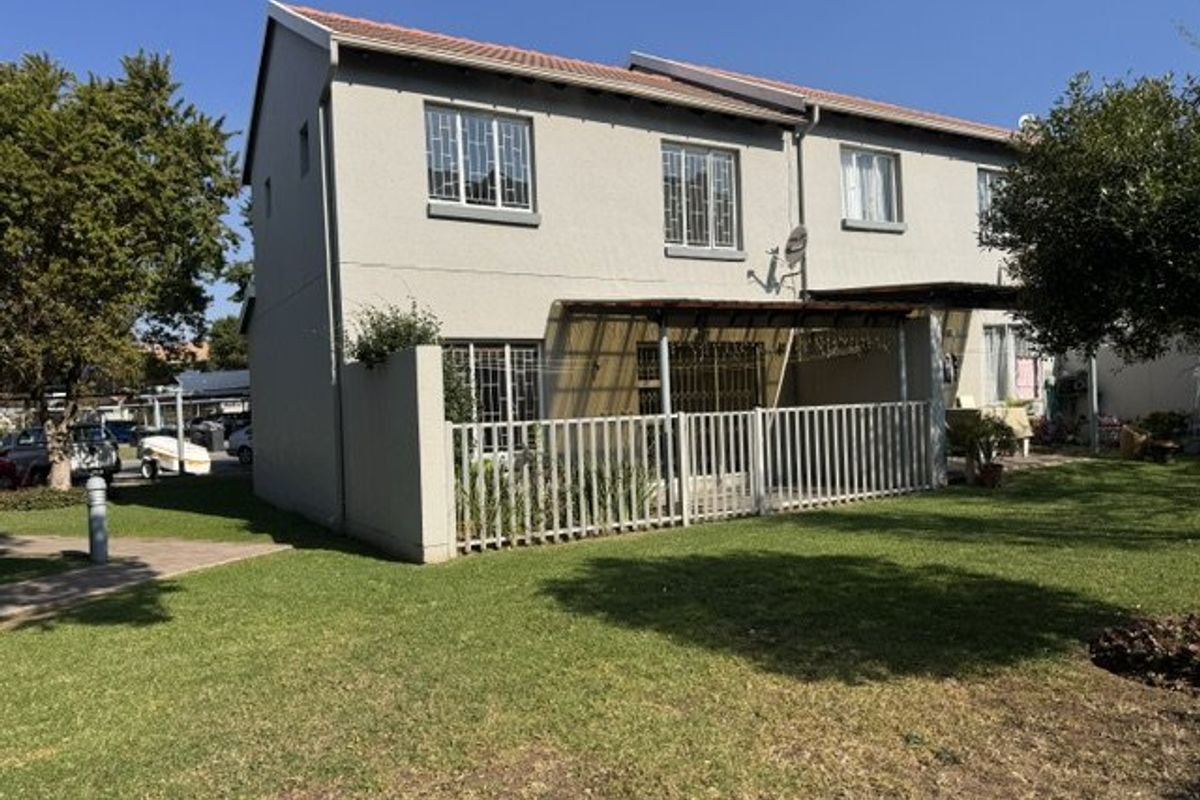 Charming Family Duplex with Private Garden!  - Photo 3