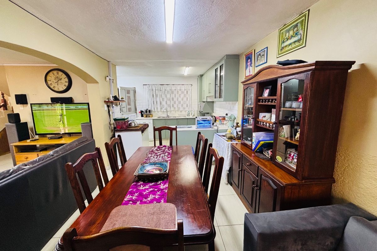 REDUCED BY R200 000 | Spacious Double-Storey Family Home in Castle Hill with Multi-Functional Layout and Rental Income Potential - Photo 5