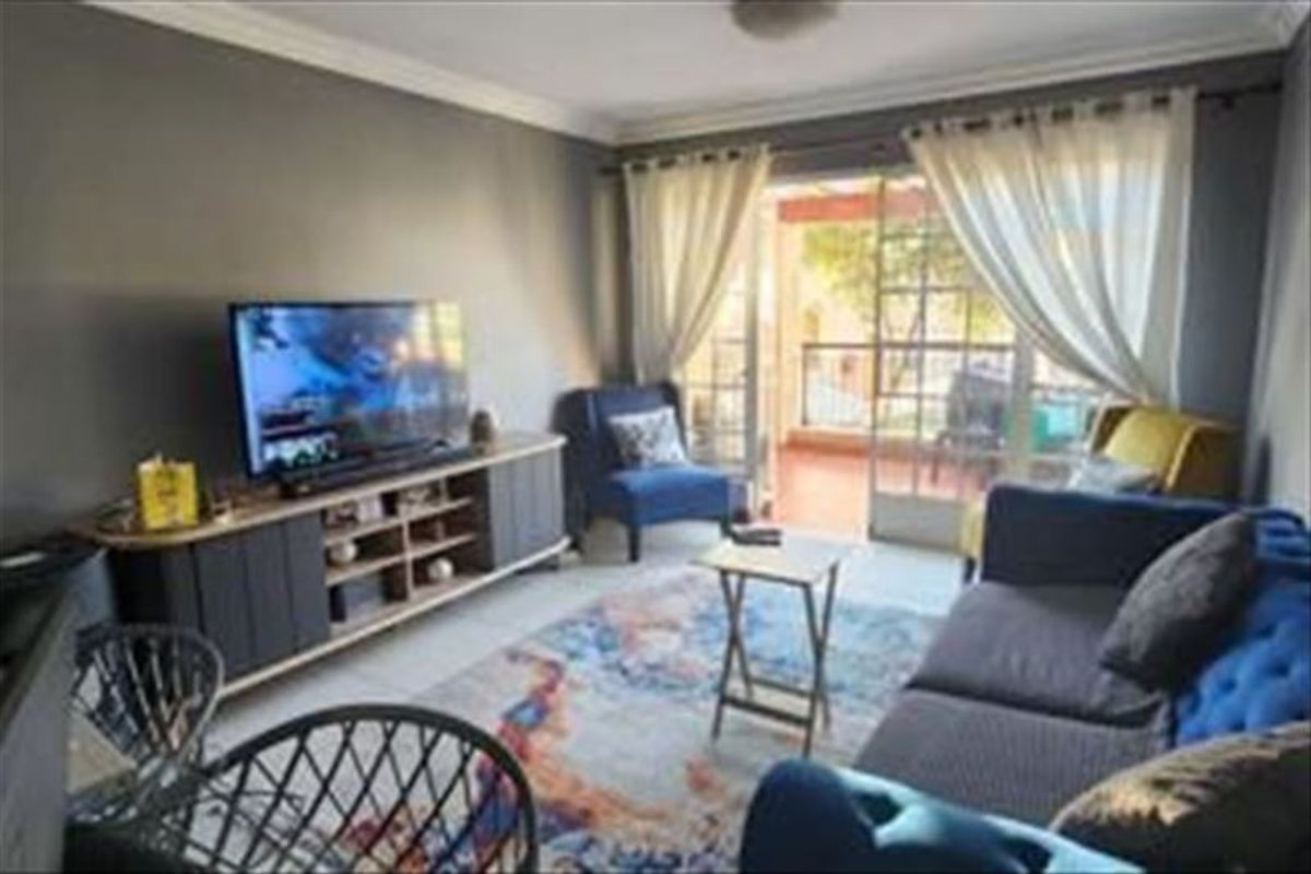 Charming Two Bedroom Home With Pools - Photo 2