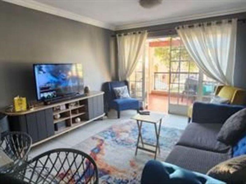 Charming Two Bedroom Home With Pools - Photo 2