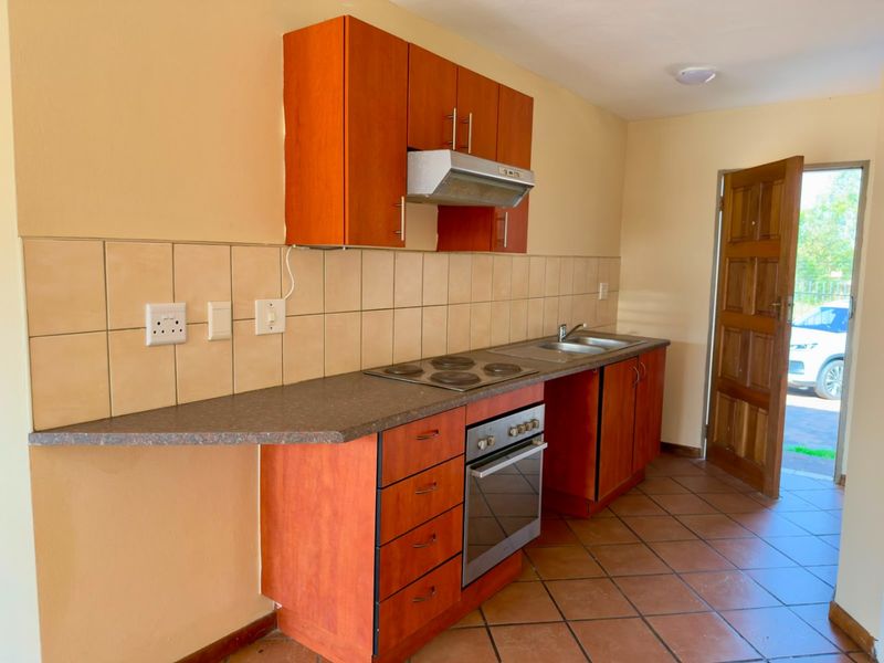 Modern ground floor 2 Bedroom and 1 Bathroom Apartment for Rent - Photo 3
