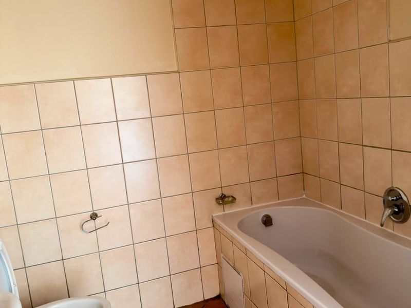 Modern ground floor 2 Bedroom and 1 Bathroom Apartment for Rent - Photo 8
