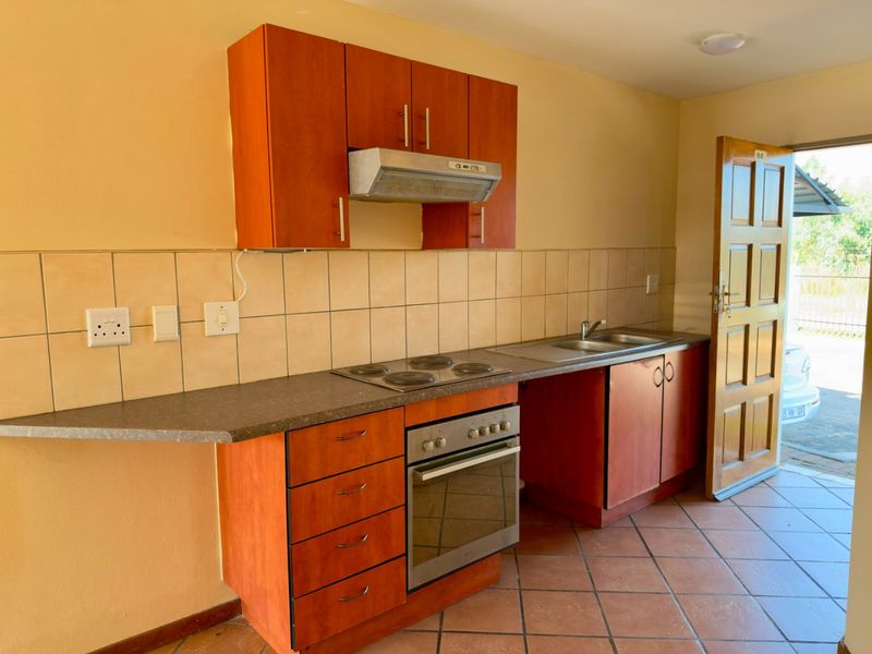 Modern ground floor 2 Bedroom and 1 Bathroom Apartment for Rent - Photo 2