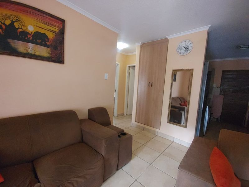 Spacious 2 Bedroom Apartment with Full Bathroom and Patio - Photo 5