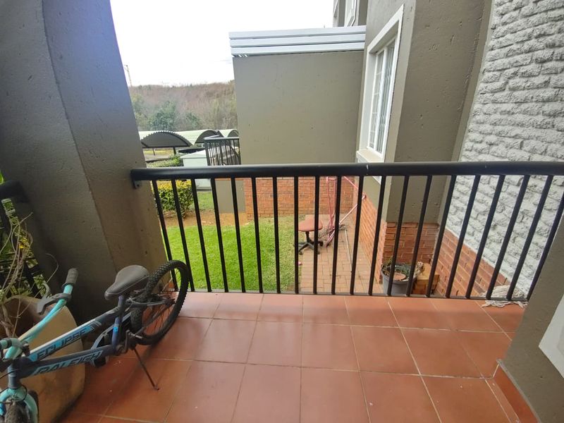 Spacious 2 Bedroom Apartment with Full Bathroom and Patio - Photo 10