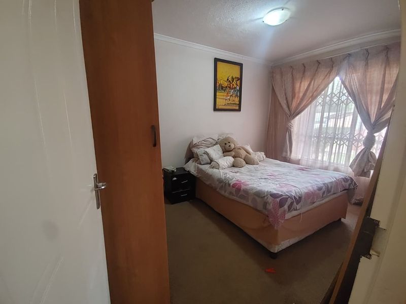 Spacious 2 Bedroom Apartment with Full Bathroom and Patio - Photo 8