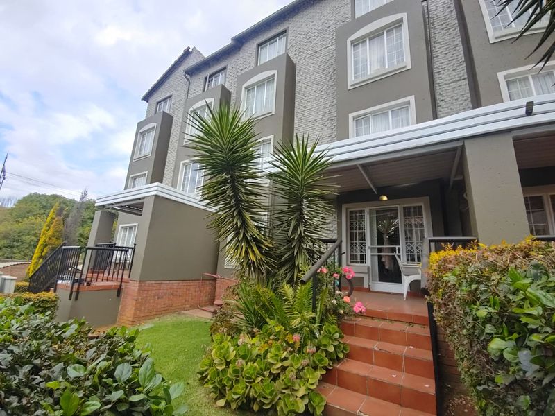 Spacious 2 Bedroom Apartment with Full Bathroom and Patio - Photo 1