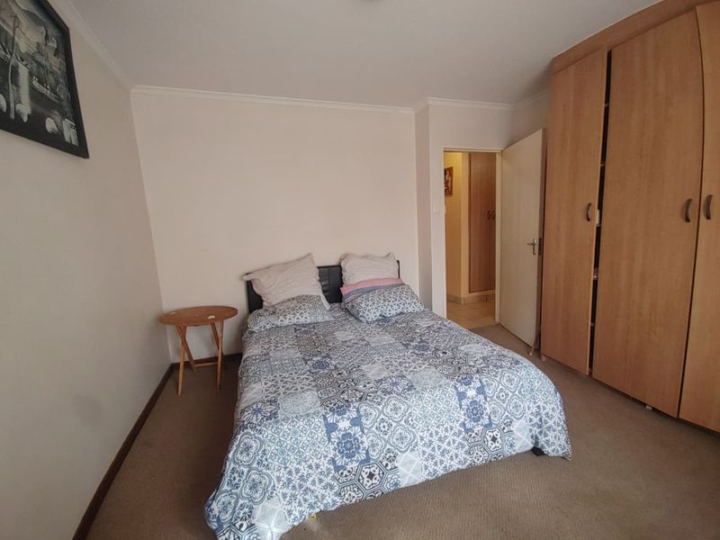 Spacious 2 Bedroom Apartment with Full Bathroom and Patio - Photo 7